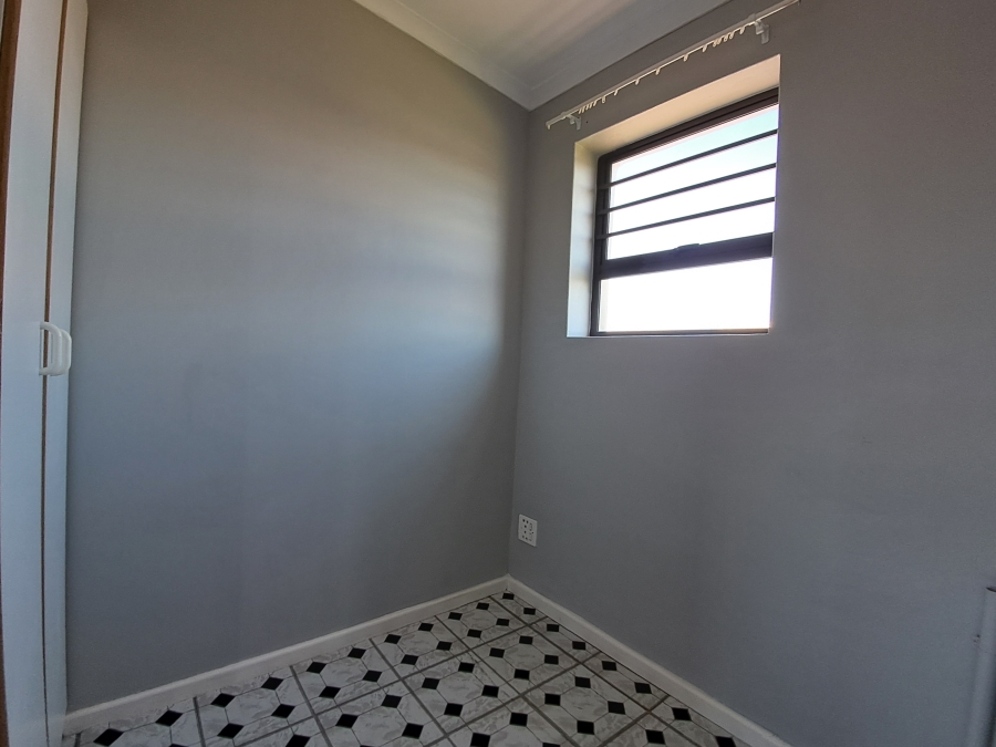 To Let 3 Bedroom Property for Rent in Wavecrest Eastern Cape